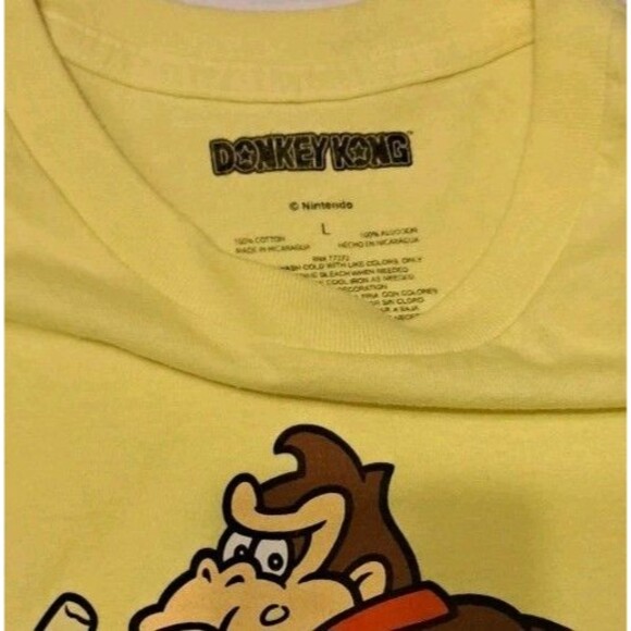 Donkey Kong Men’s Large Yellow Nintendo T-Shirt Sitting on Barrels Graphic Tee - Picture 4 of 6